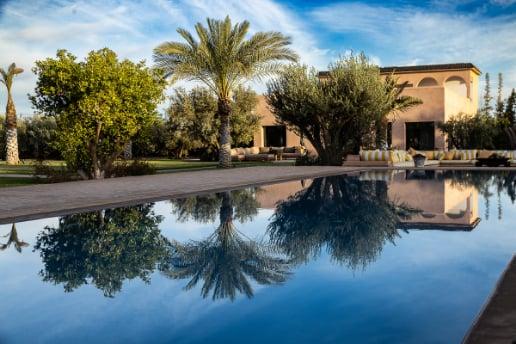 Villa Yemna heated pool with Atlas Mountains view