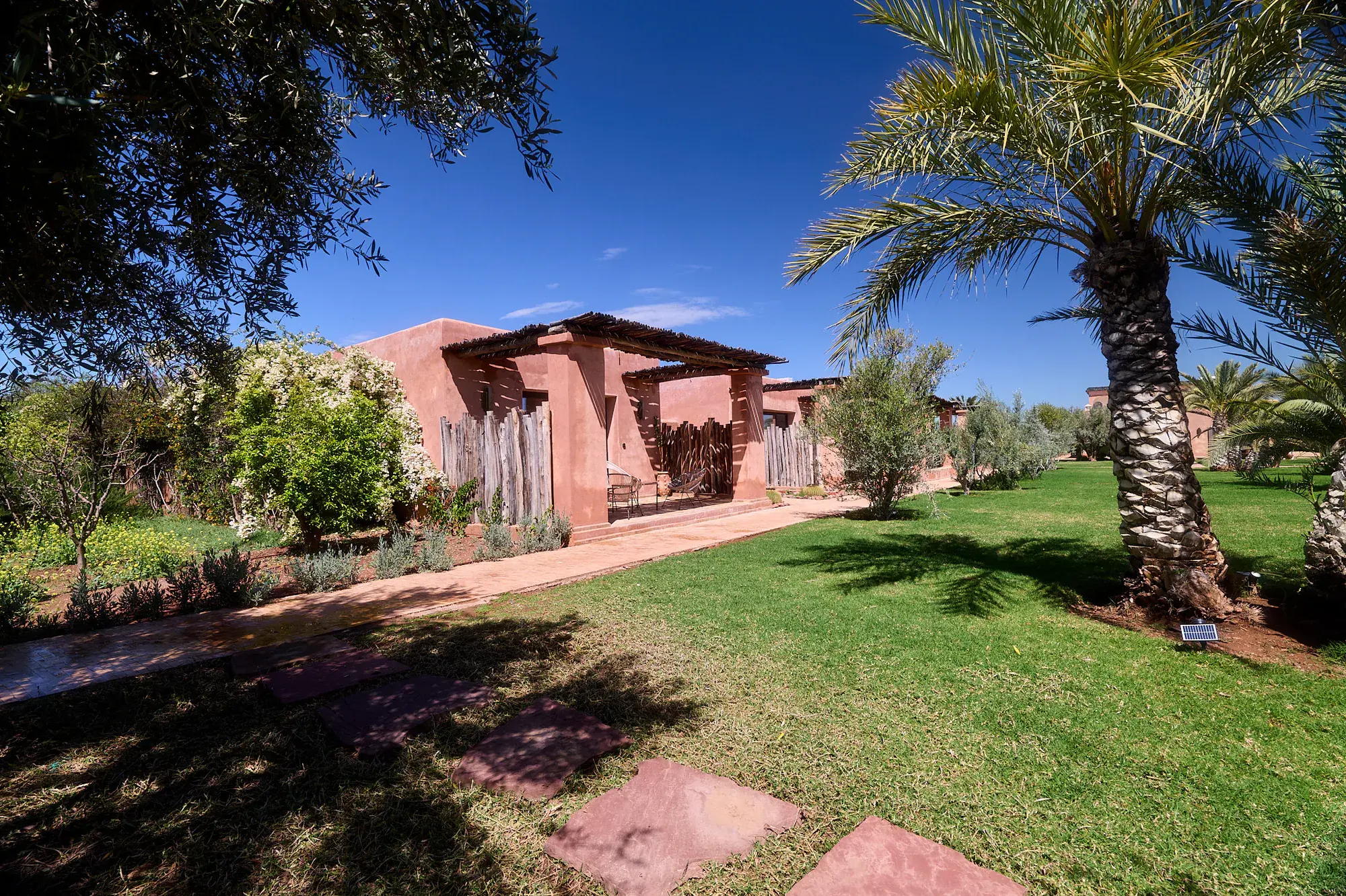 Panoramic exterior view of the Villa Yemna estate at sunset